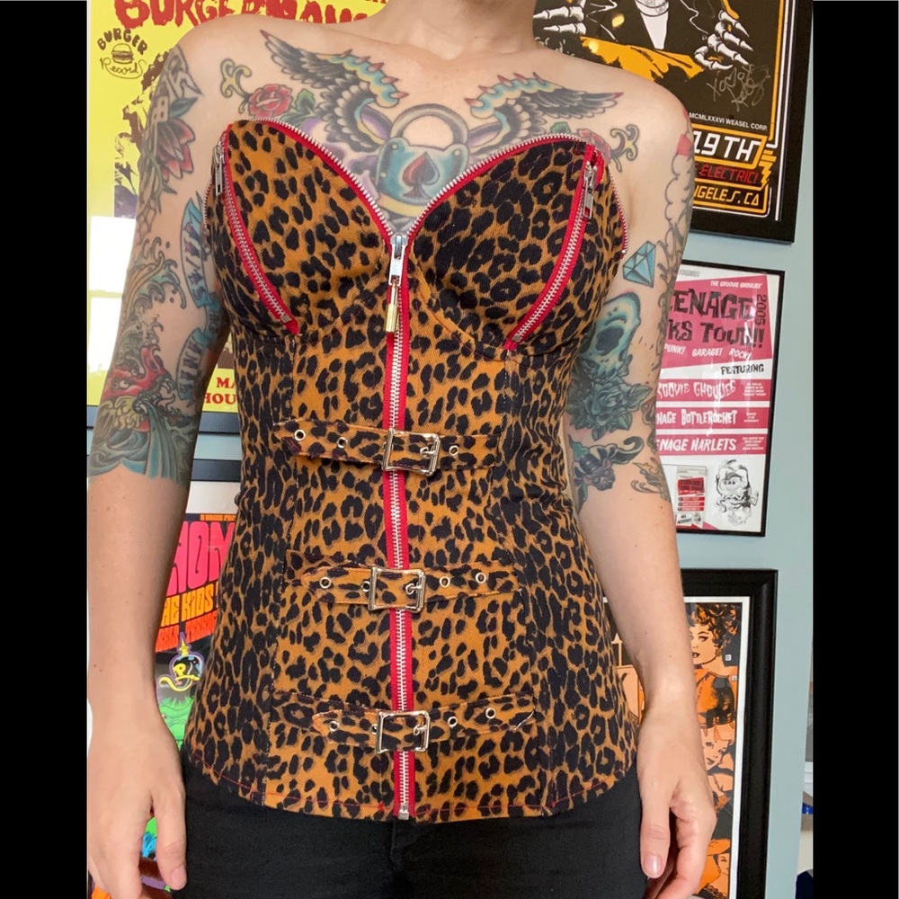 Leopard print corset sleeveless top